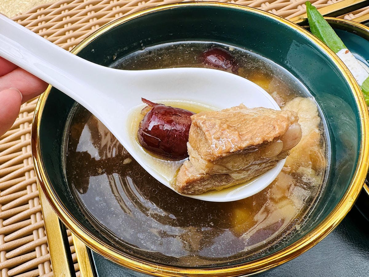 【La Moon玉膳坊朗月庭園餐廳】內湖美食餐廳包場派對都適合!內湖下午茶招牌麻糬鬆餅必吃!寵物友善餐廳與毛孩戶外草坪偽野餐