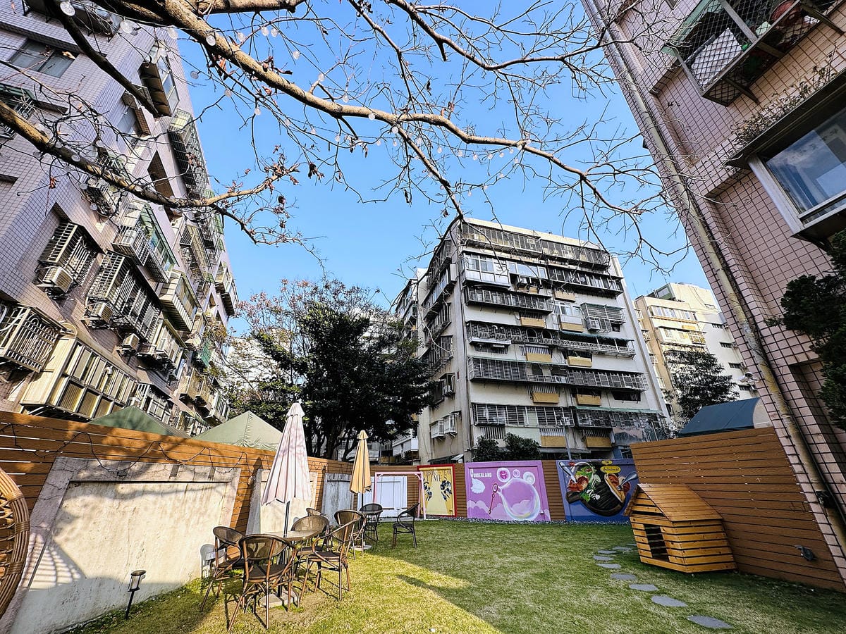 【La Moon玉膳坊朗月庭園餐廳】內湖美食餐廳包場派對都適合!內湖下午茶招牌麻糬鬆餅必吃!寵物友善餐廳與毛孩戶外草坪偽野餐