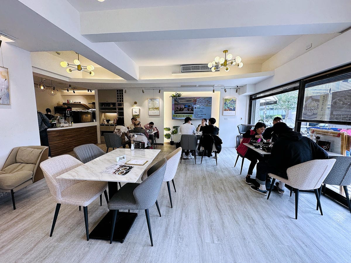 【La Moon玉膳坊朗月庭園餐廳】內湖美食餐廳包場派對都適合!內湖下午茶招牌麻糬鬆餅必吃!寵物友善餐廳與毛孩戶外草坪偽野餐