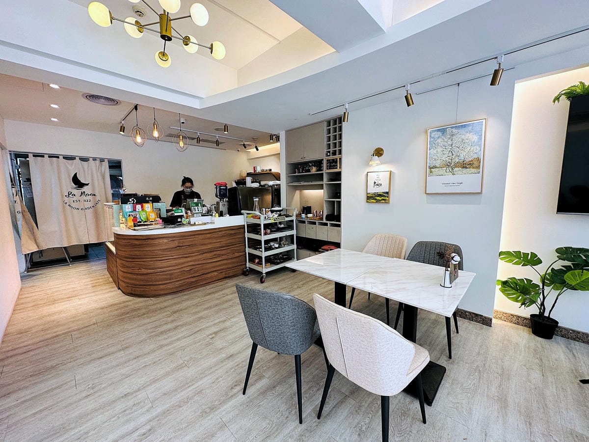 【La Moon玉膳坊朗月庭園餐廳】內湖美食餐廳包場派對都適合!內湖下午茶招牌麻糬鬆餅必吃!寵物友善餐廳與毛孩戶外草坪偽野餐