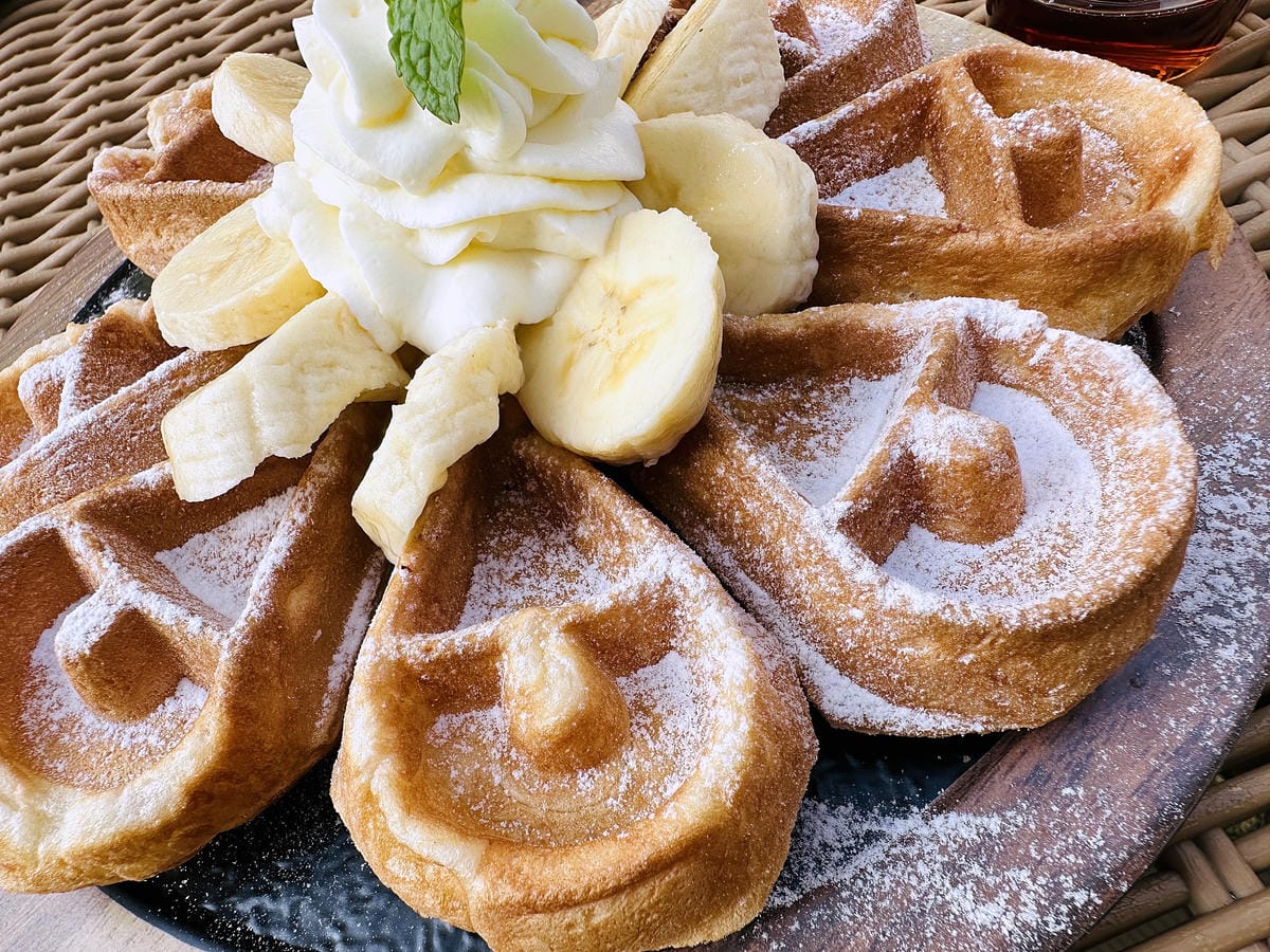 【La Moon玉膳坊朗月庭園餐廳】內湖美食餐廳包場派對都適合!內湖下午茶招牌麻糬鬆餅必吃!寵物友善餐廳與毛孩戶外草坪偽野餐