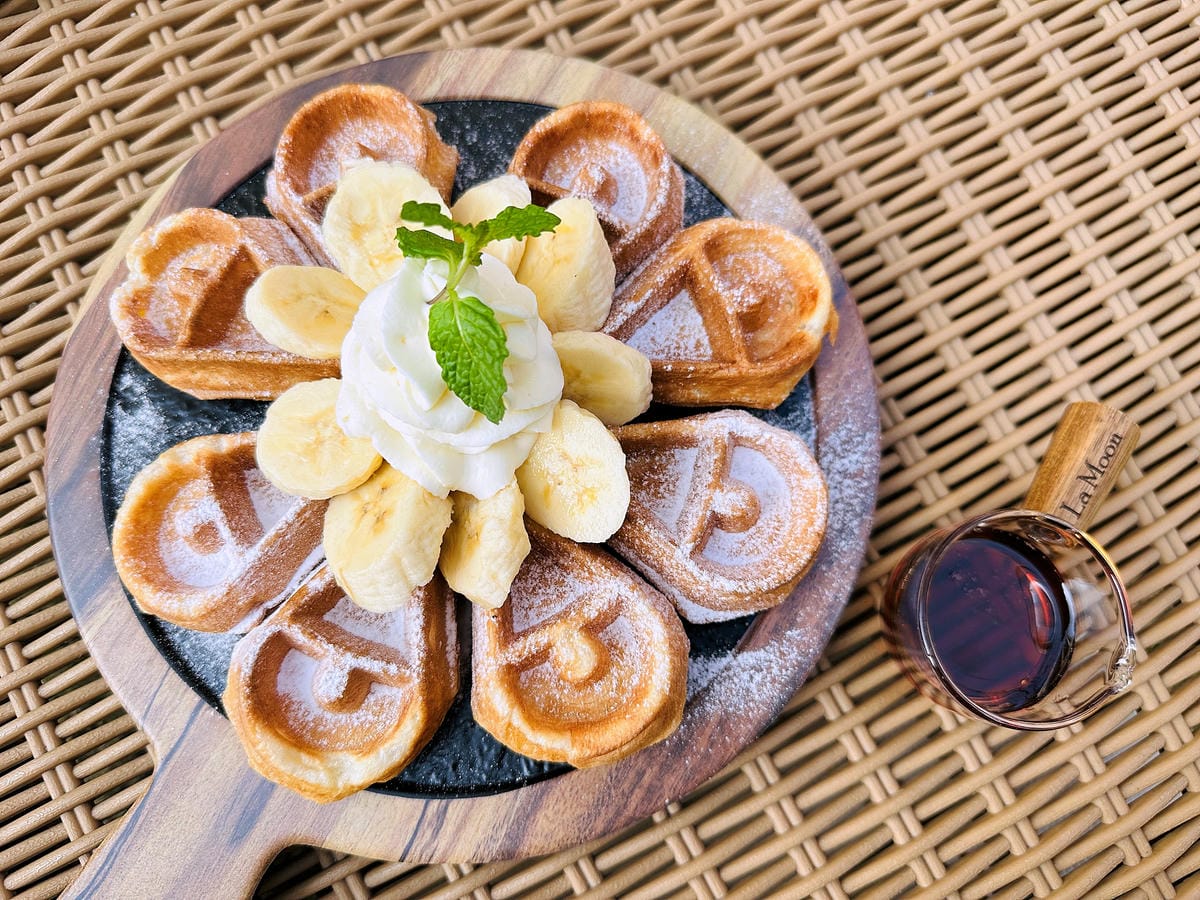 【La Moon玉膳坊朗月庭園餐廳】內湖美食餐廳包場派對都適合!內湖下午茶招牌麻糬鬆餅必吃!寵物友善餐廳與毛孩戶外草坪偽野餐