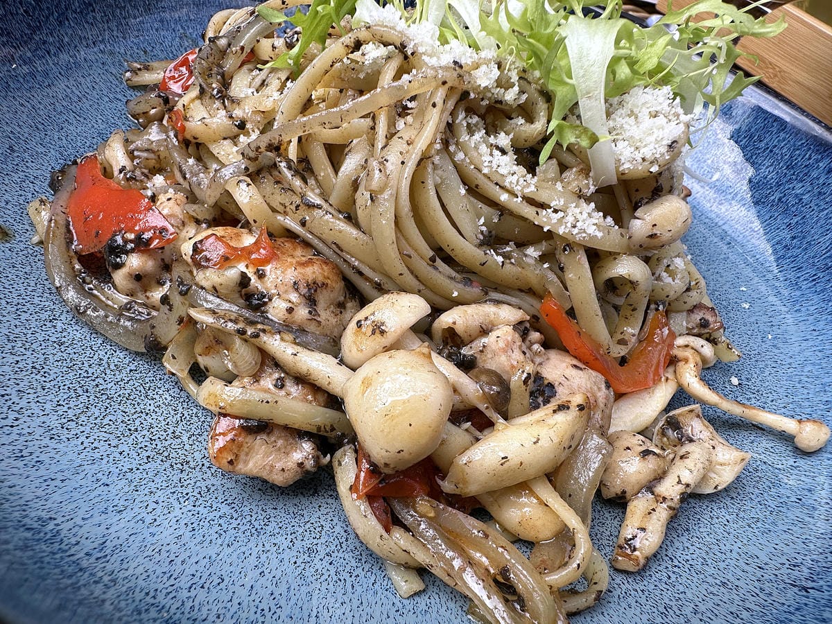 【La Moon玉膳坊朗月庭園餐廳】內湖美食餐廳包場派對都適合!內湖下午茶招牌麻糬鬆餅必吃!寵物友善餐廳與毛孩戶外草坪偽野餐