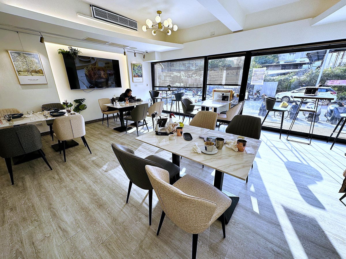 【La Moon玉膳坊朗月庭園餐廳】內湖美食餐廳包場派對都適合!內湖下午茶招牌麻糬鬆餅必吃!寵物友善餐廳與毛孩戶外草坪偽野餐