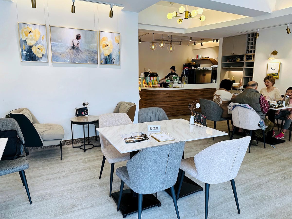 【La Moon玉膳坊朗月庭園餐廳】內湖美食餐廳包場派對都適合!內湖下午茶招牌麻糬鬆餅必吃!寵物友善餐廳與毛孩戶外草坪偽野餐