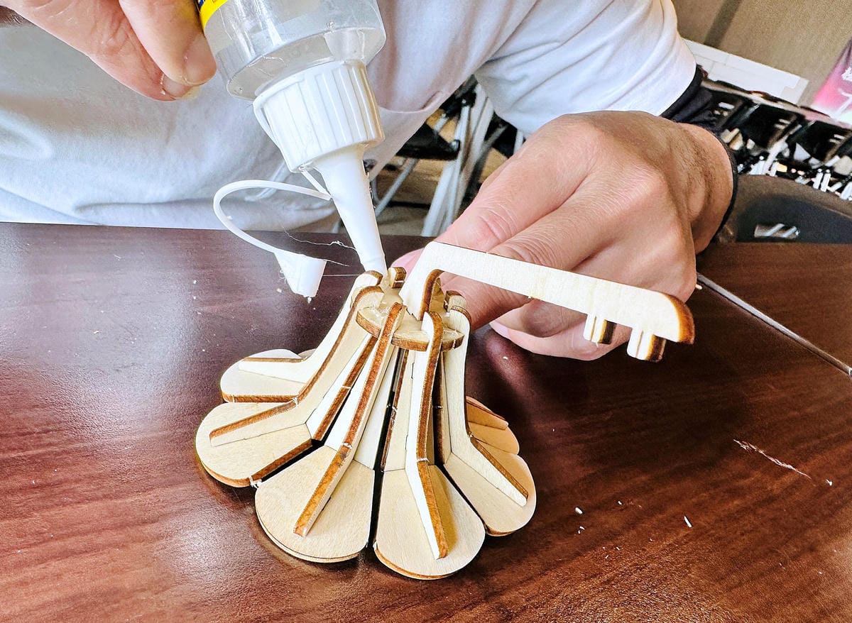 【張連昌薩克斯風博物館】台中后里景點推薦,全台灣第一家薩克斯風觀光工廠!薩克斯風吹奏初體驗!DIY袖珍版復古留聲機音樂盒