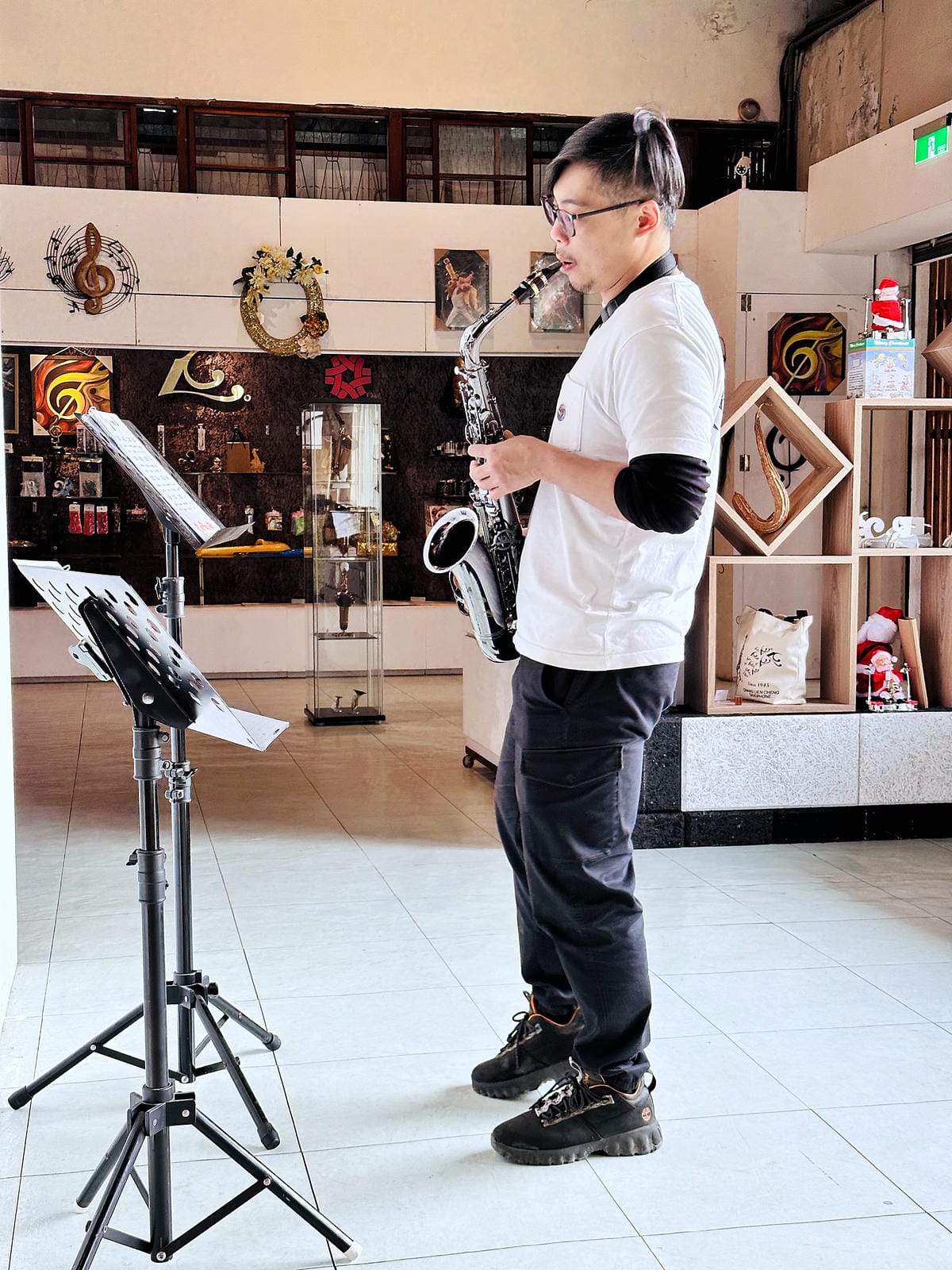 【張連昌薩克斯風博物館】台中后里景點推薦,全台灣第一家薩克斯風觀光工廠!薩克斯風吹奏初體驗!DIY袖珍版復古留聲機音樂盒