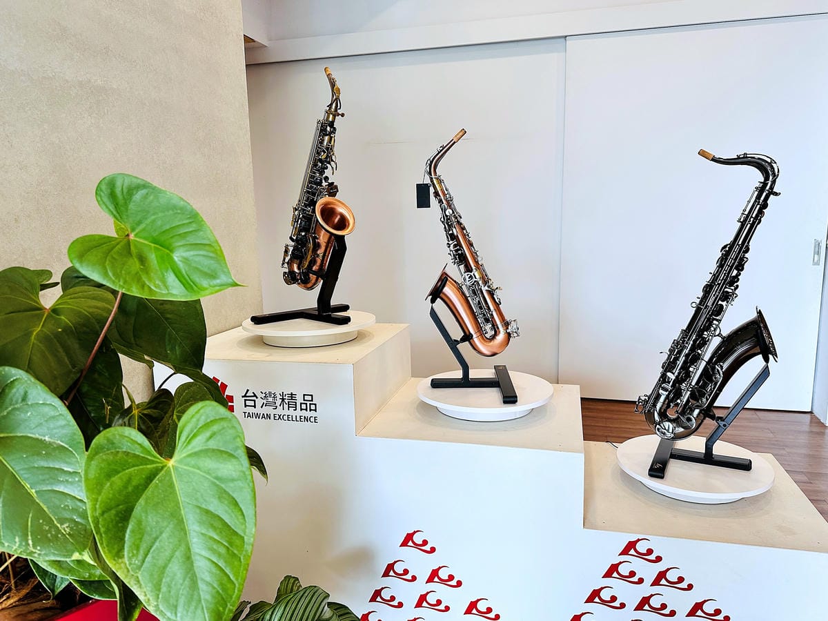 【張連昌薩克斯風博物館】台中后里景點推薦,全台灣第一家薩克斯風觀光工廠!薩克斯風吹奏初體驗!DIY袖珍版復古留聲機音樂盒