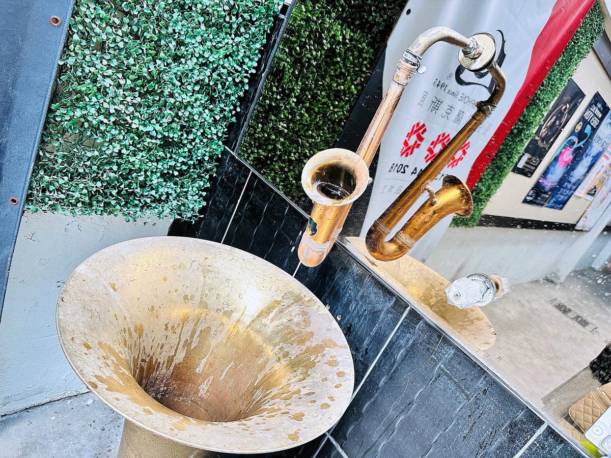 【張連昌薩克斯風博物館】台中后里景點推薦,全台灣第一家薩克斯風觀光工廠!薩克斯風吹奏初體驗!DIY袖珍版復古留聲機音樂盒