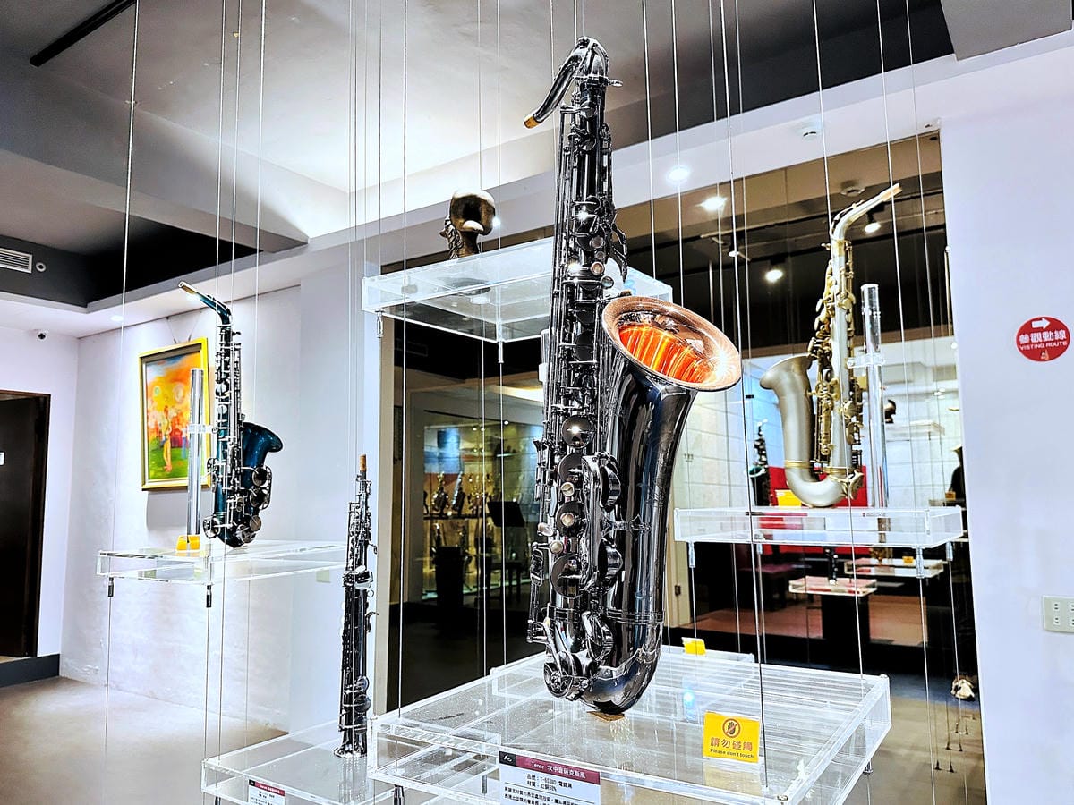 【張連昌薩克斯風博物館】台中后里景點推薦,全台灣第一家薩克斯風觀光工廠!薩克斯風吹奏初體驗!DIY袖珍版復古留聲機音樂盒