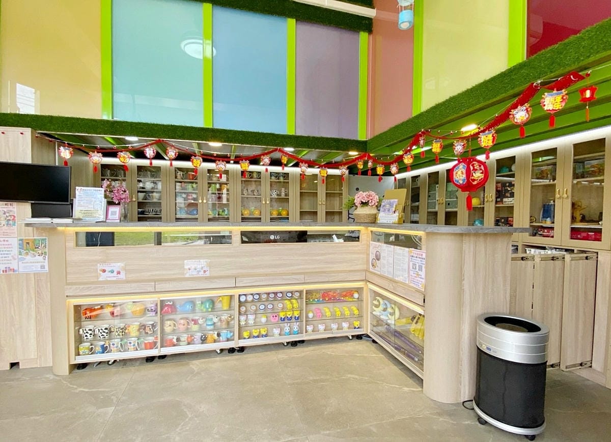 【后麗安心親子時尚旅宿(風自然2館)】台中后里親子民宿推薦!巨型溜滑梯搬進房間裡,超大湯屋泡浪漫玫瑰花瓣浴!