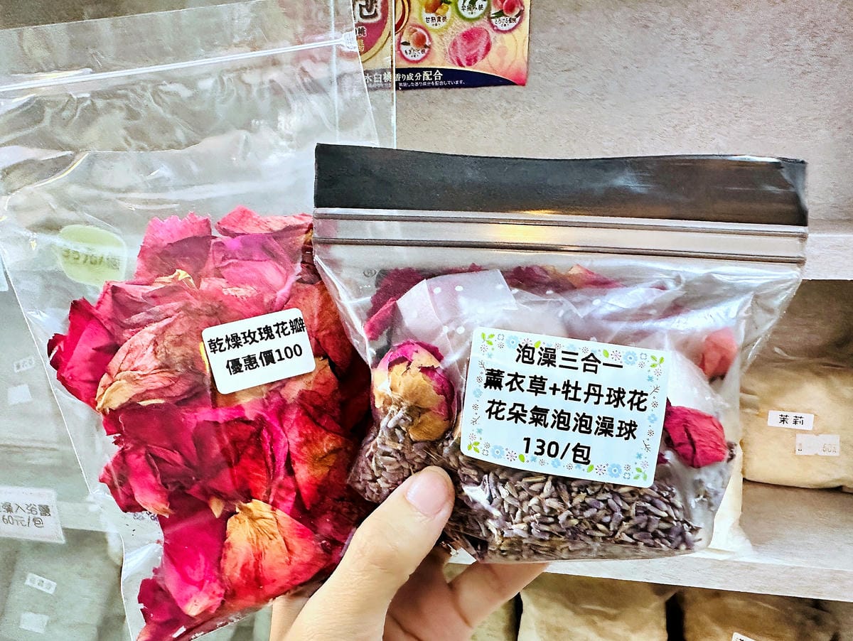 【后麗安心親子時尚旅宿(風自然2館)】台中后里親子民宿推薦!巨型溜滑梯搬進房間裡,超大湯屋泡浪漫玫瑰花瓣浴!