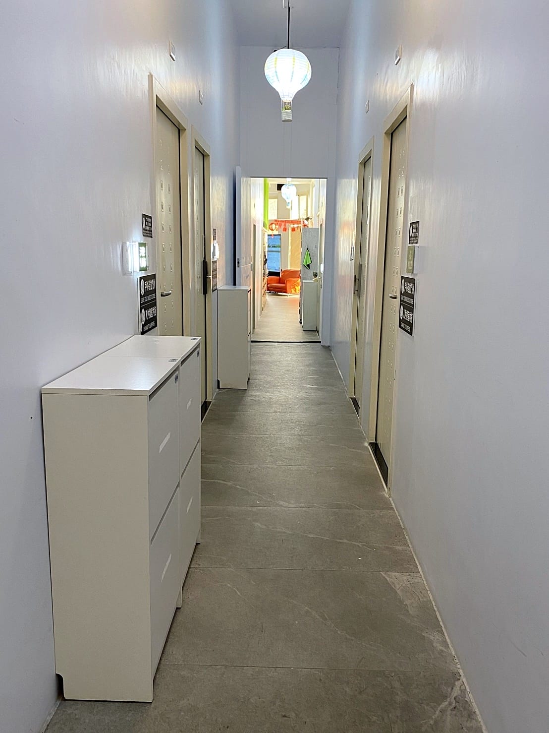 【后麗安心親子時尚旅宿(風自然2館)】台中后里親子民宿推薦!巨型溜滑梯搬進房間裡,超大湯屋泡浪漫玫瑰花瓣浴!