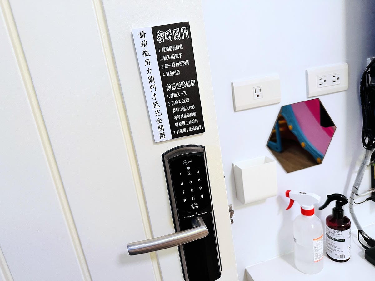 【后麗安心親子時尚旅宿(風自然2館)】台中后里親子民宿推薦!巨型溜滑梯搬進房間裡,超大湯屋泡浪漫玫瑰花瓣浴!