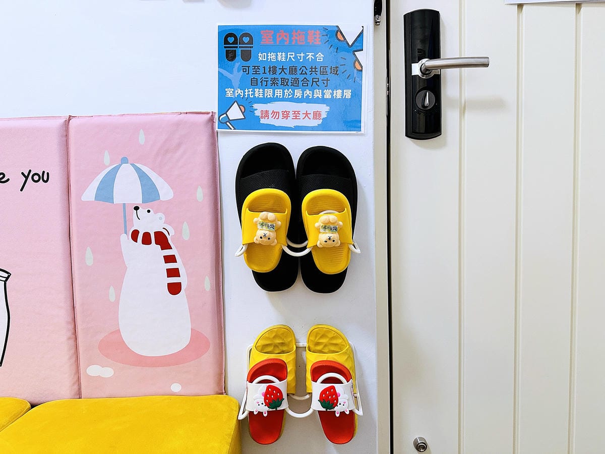 【后麗安心親子時尚旅宿(風自然2館)】台中后里親子民宿推薦!巨型溜滑梯搬進房間裡,超大湯屋泡浪漫玫瑰花瓣浴!