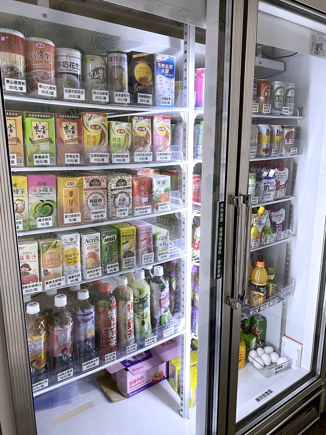 【后麗安心親子時尚旅宿(風自然2館)】台中后里親子民宿推薦!巨型溜滑梯搬進房間裡,超大湯屋泡浪漫玫瑰花瓣浴!