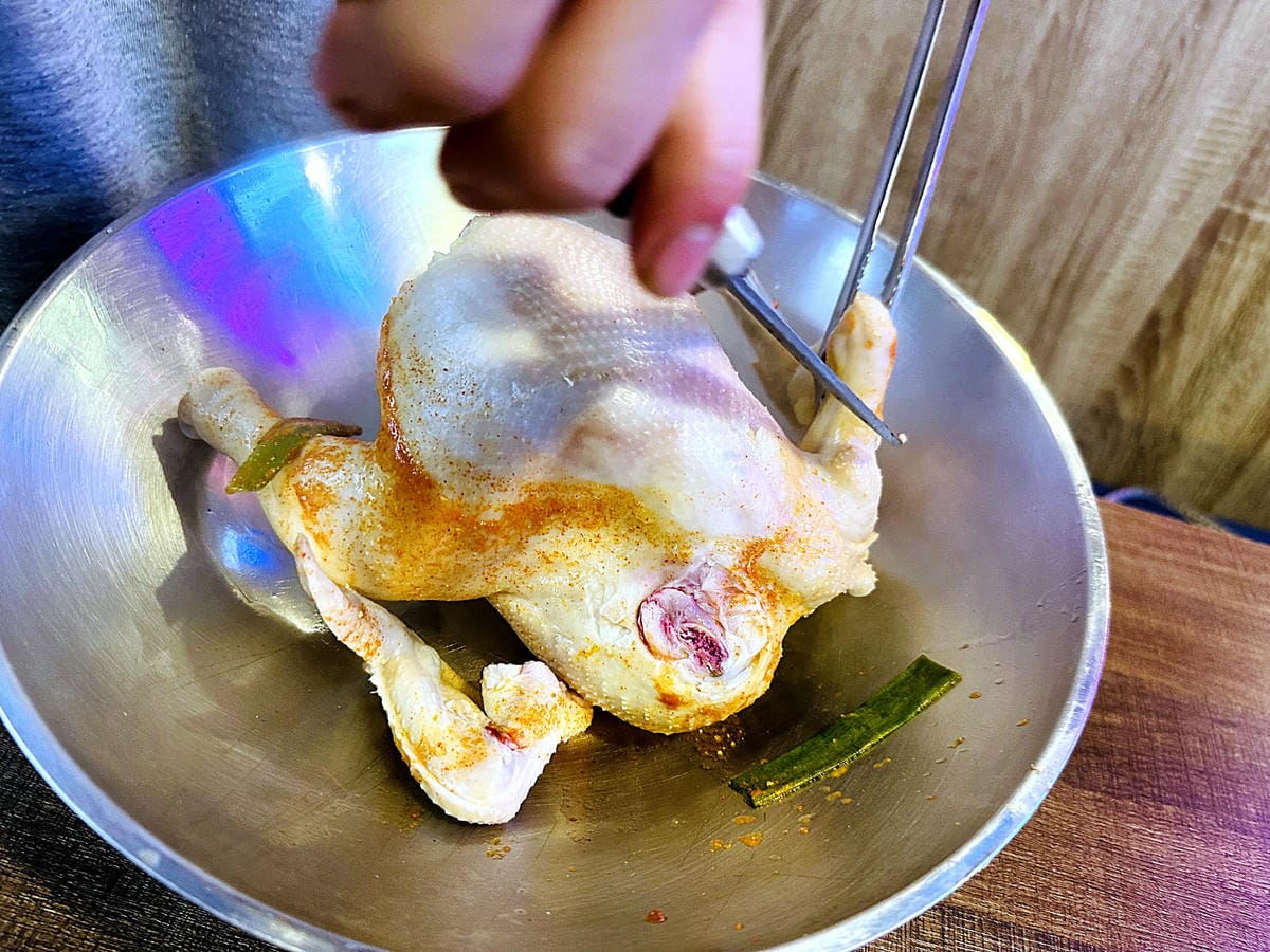 【韓雞一號 倉尺洞】宜蘭壯圍超人氣韓式料理餐廳!치킨하나『古亭穀倉』必拍網美景點!『朋月栻』2023新主題餐廳,超長超浮誇鐵板料理!