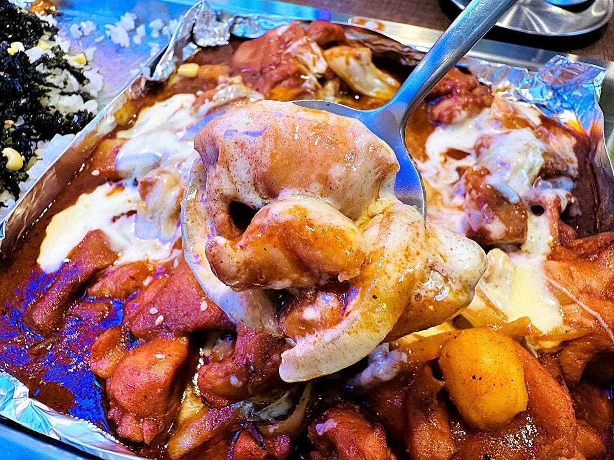 【韓雞一號 倉尺洞】宜蘭壯圍超人氣韓式料理餐廳!치킨하나『古亭穀倉』必拍網美景點!『朋月栻』2023新主題餐廳,超長超浮誇鐵板料理!