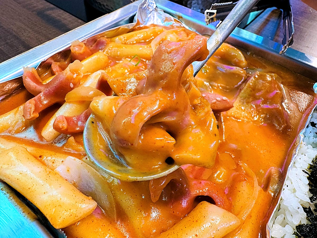 【韓雞一號 倉尺洞】宜蘭壯圍超人氣韓式料理餐廳!치킨하나『古亭穀倉』必拍網美景點!『朋月栻』2023新主題餐廳,超長超浮誇鐵板料理!