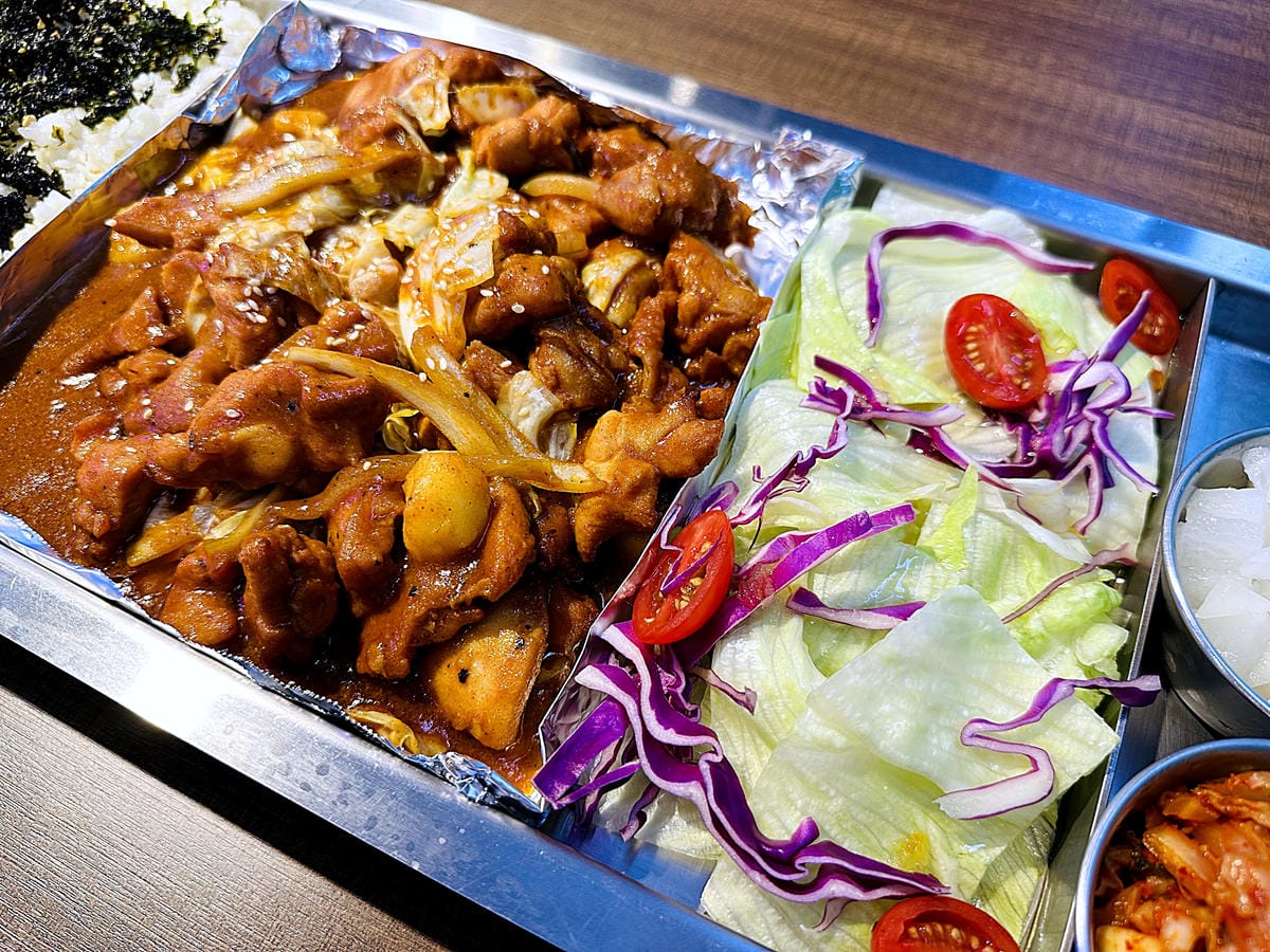 【韓雞一號 倉尺洞】宜蘭壯圍超人氣韓式料理餐廳!치킨하나『古亭穀倉』必拍網美景點!『朋月栻』2023新主題餐廳,超長超浮誇鐵板料理!