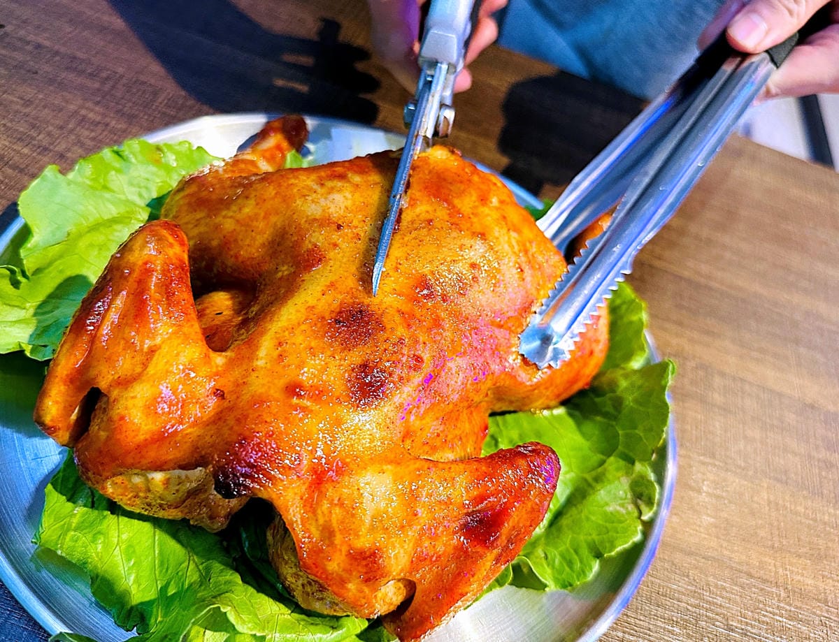 【韓雞一號 倉尺洞】宜蘭壯圍超人氣韓式料理餐廳!치킨하나『古亭穀倉』必拍網美景點!『朋月栻』2023新主題餐廳,超長超浮誇鐵板料理!