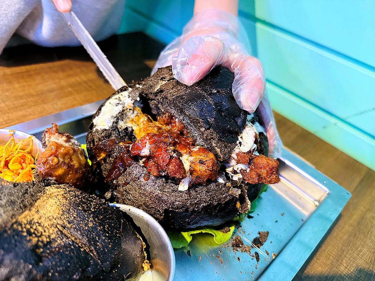 【韓雞一號 倉尺洞】宜蘭壯圍超人氣韓式料理餐廳!치킨하나『古亭穀倉』必拍網美景點!『朋月栻』2023新主題餐廳,超長超浮誇鐵板料理!