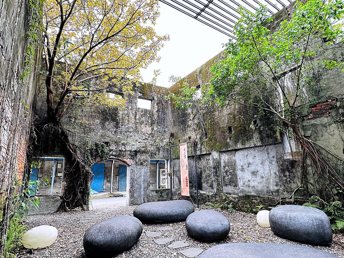 【韓雞一號 倉尺洞】宜蘭壯圍超人氣韓式料理餐廳!치킨하나『古亭穀倉』必拍網美景點!『朋月栻』2023新主題餐廳,超長超浮誇鐵板料理!