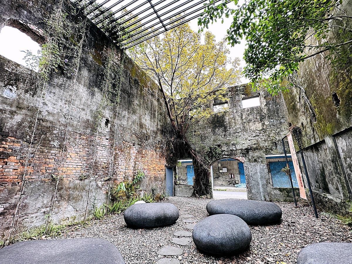 【韓雞一號 倉尺洞】宜蘭壯圍超人氣韓式料理餐廳!치킨하나『古亭穀倉』必拍網美景點!『朋月栻』2023新主題餐廳,超長超浮誇鐵板料理!