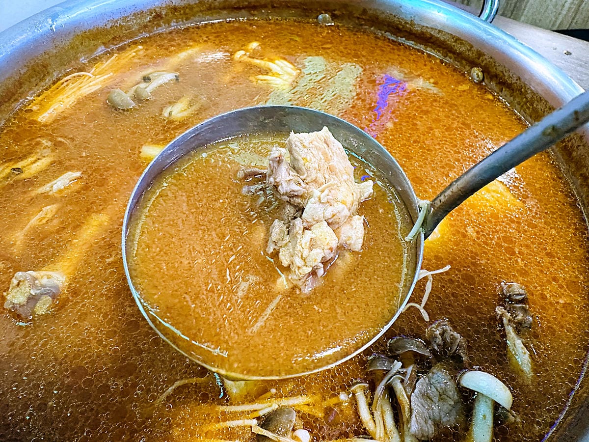 【韓雞一號 倉尺洞】宜蘭壯圍超人氣韓式料理餐廳!치킨하나『古亭穀倉』必拍網美景點!『朋月栻』2023新主題餐廳,超長超浮誇鐵板料理!