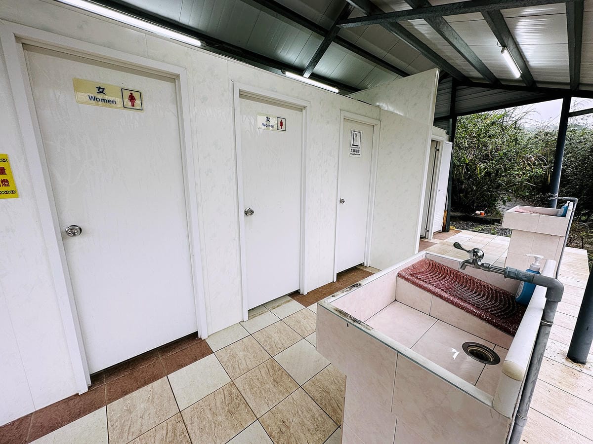 【天梯露營區】宜蘭露營車推薦!最夯最新『諾美締露營車』開箱!宜蘭大同百萬夜景盡收眼底!晚餐BBQ烤肉好歡樂!宜蘭免搭帳免裝備露營!