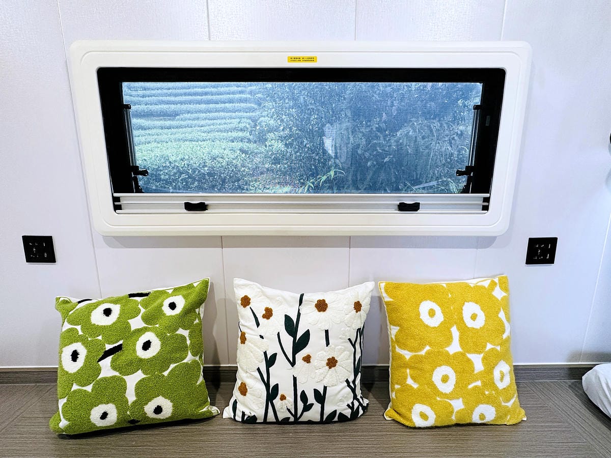 【天梯露營區】宜蘭露營車推薦!最夯最新『諾美締露營車』開箱!宜蘭大同百萬夜景盡收眼底!晚餐BBQ烤肉好歡樂!宜蘭免搭帳免裝備露營!