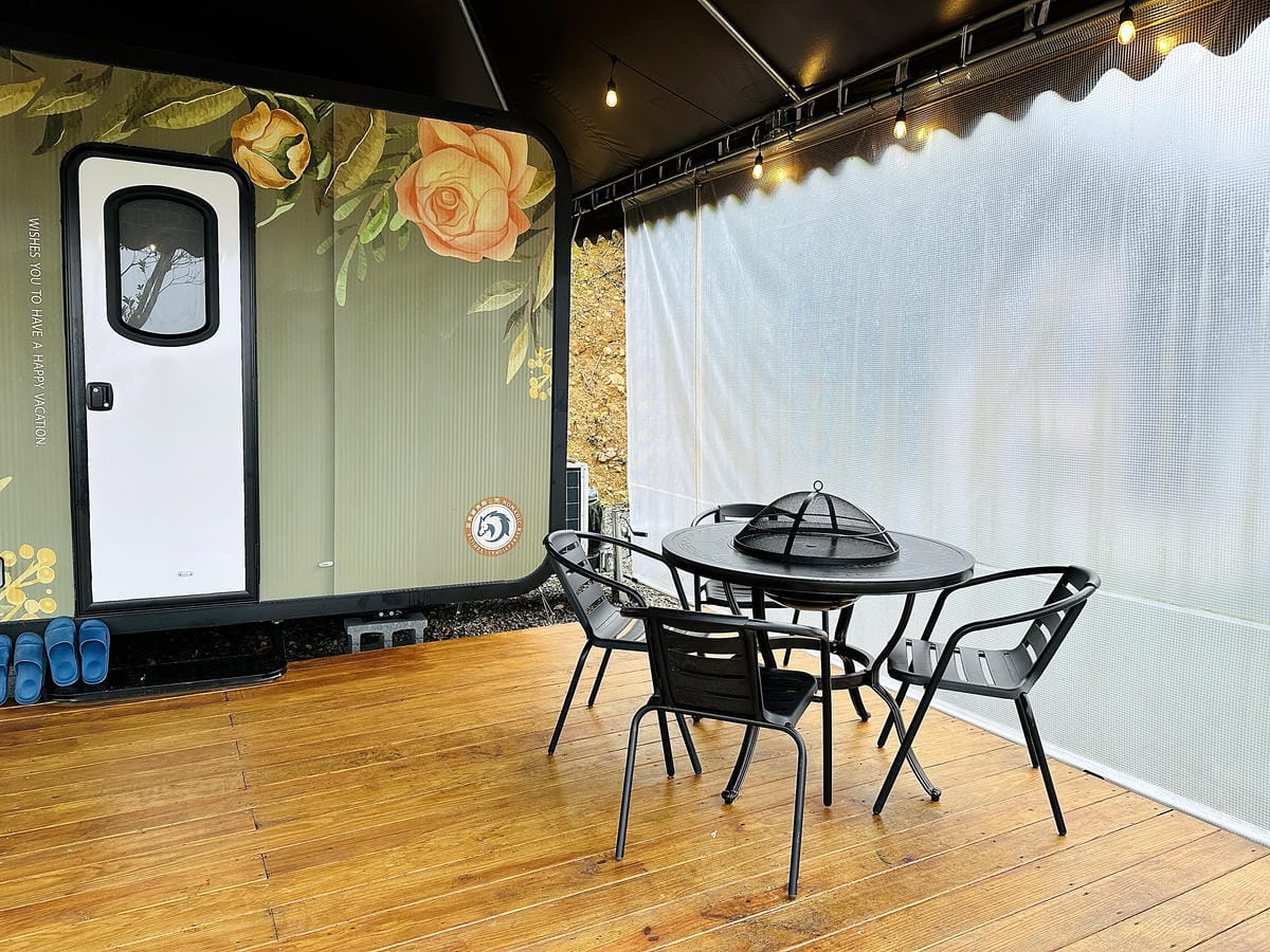 【天梯露營區】宜蘭露營車推薦!最夯最新『諾美締露營車』開箱!宜蘭大同百萬夜景盡收眼底!晚餐BBQ烤肉好歡樂!宜蘭免搭帳免裝備露營!