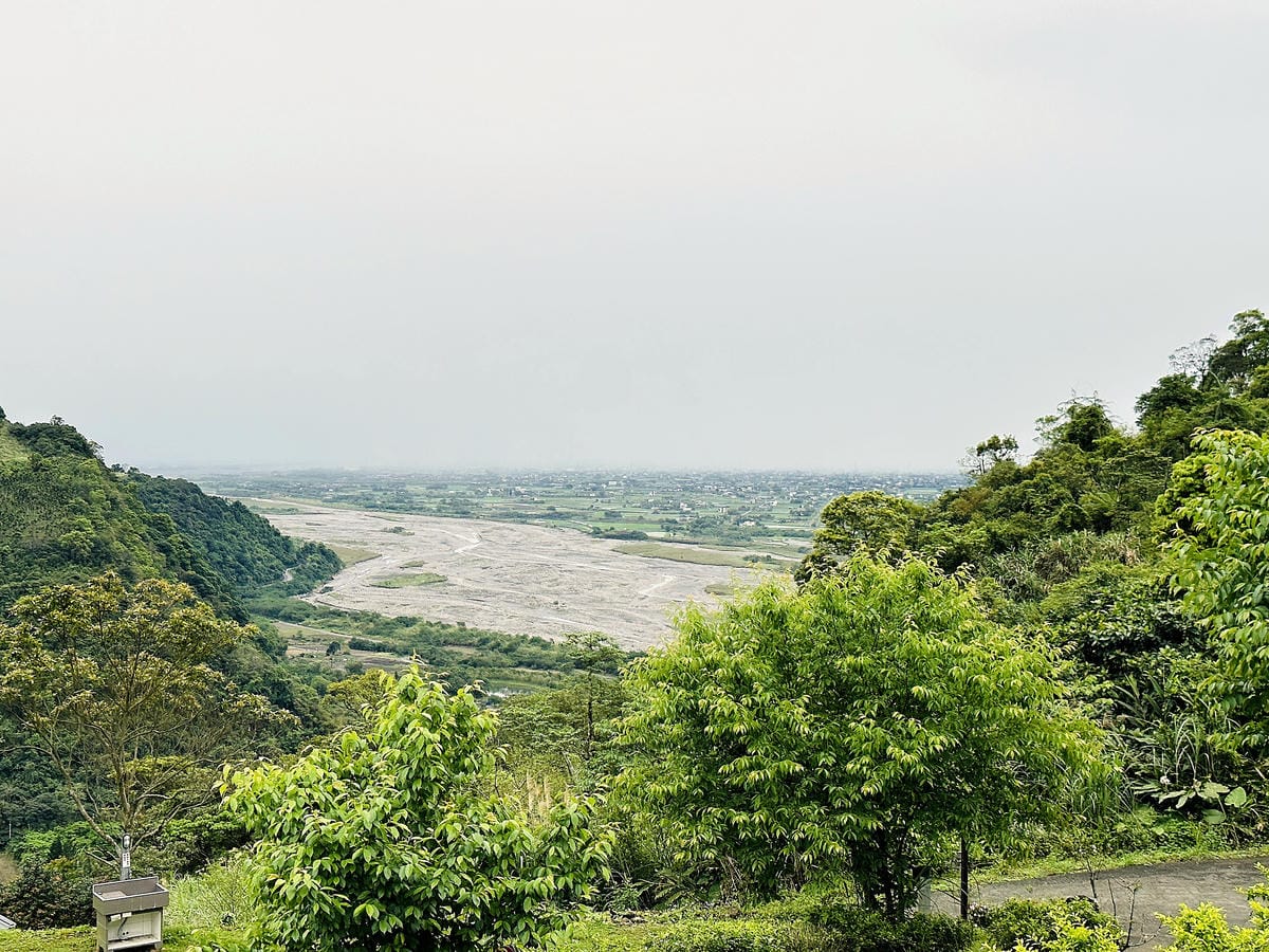 【天梯露營區】宜蘭露營車推薦!最夯最新『諾美締露營車』開箱!宜蘭大同百萬夜景盡收眼底!晚餐BBQ烤肉好歡樂!宜蘭免搭帳免裝備露營!