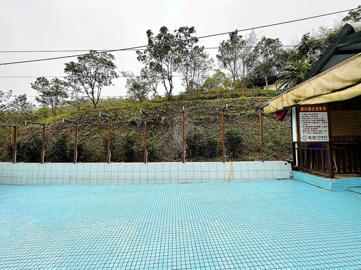 【天梯露營區】宜蘭露營車推薦!最夯最新『諾美締露營車』開箱!宜蘭大同百萬夜景盡收眼底!晚餐BBQ烤肉好歡樂!宜蘭免搭帳免裝備露營!