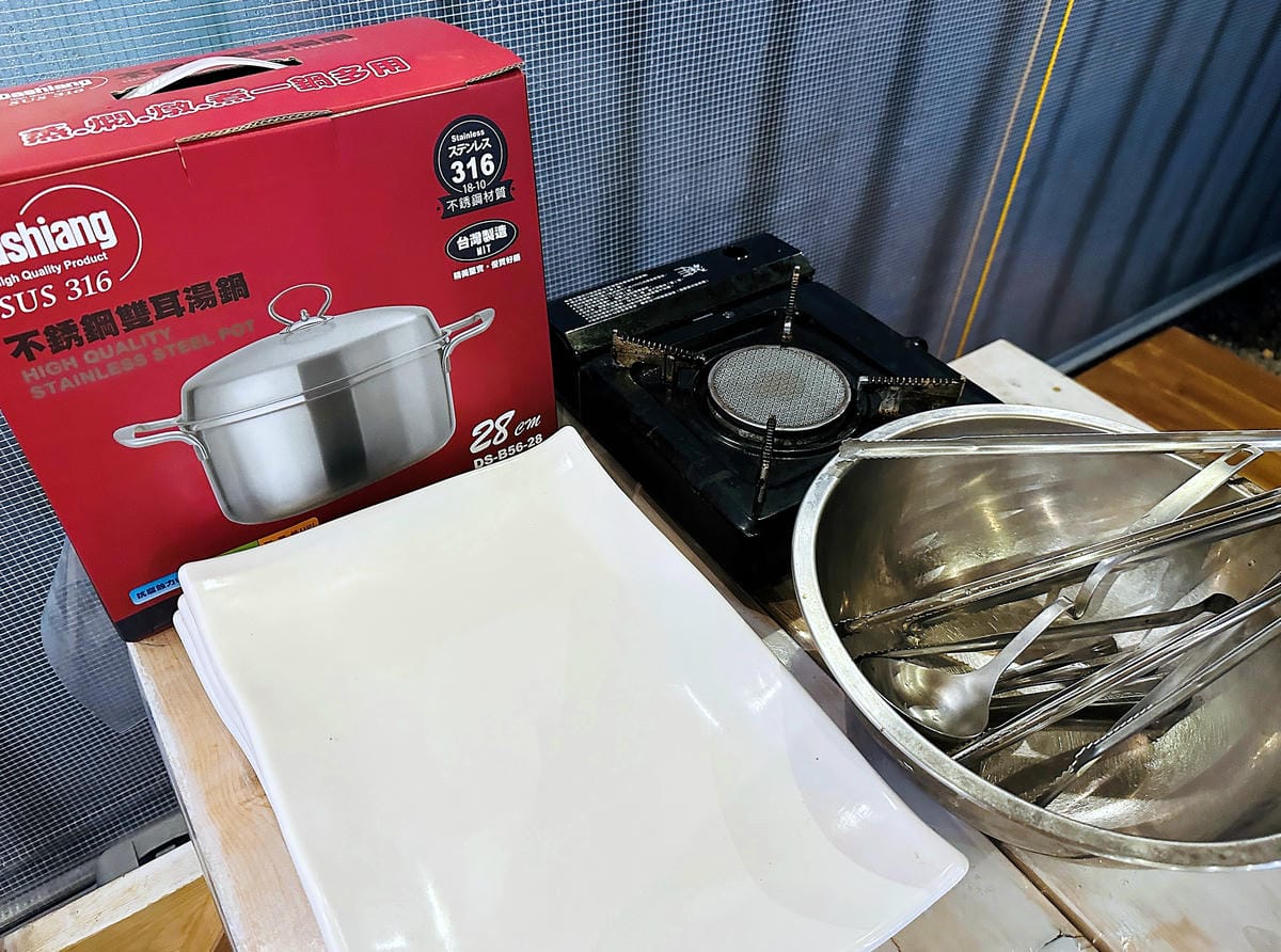 【天梯露營區】宜蘭露營車推薦!最夯最新『諾美締露營車』開箱!宜蘭大同百萬夜景盡收眼底!晚餐BBQ烤肉好歡樂!宜蘭免搭帳免裝備露營!