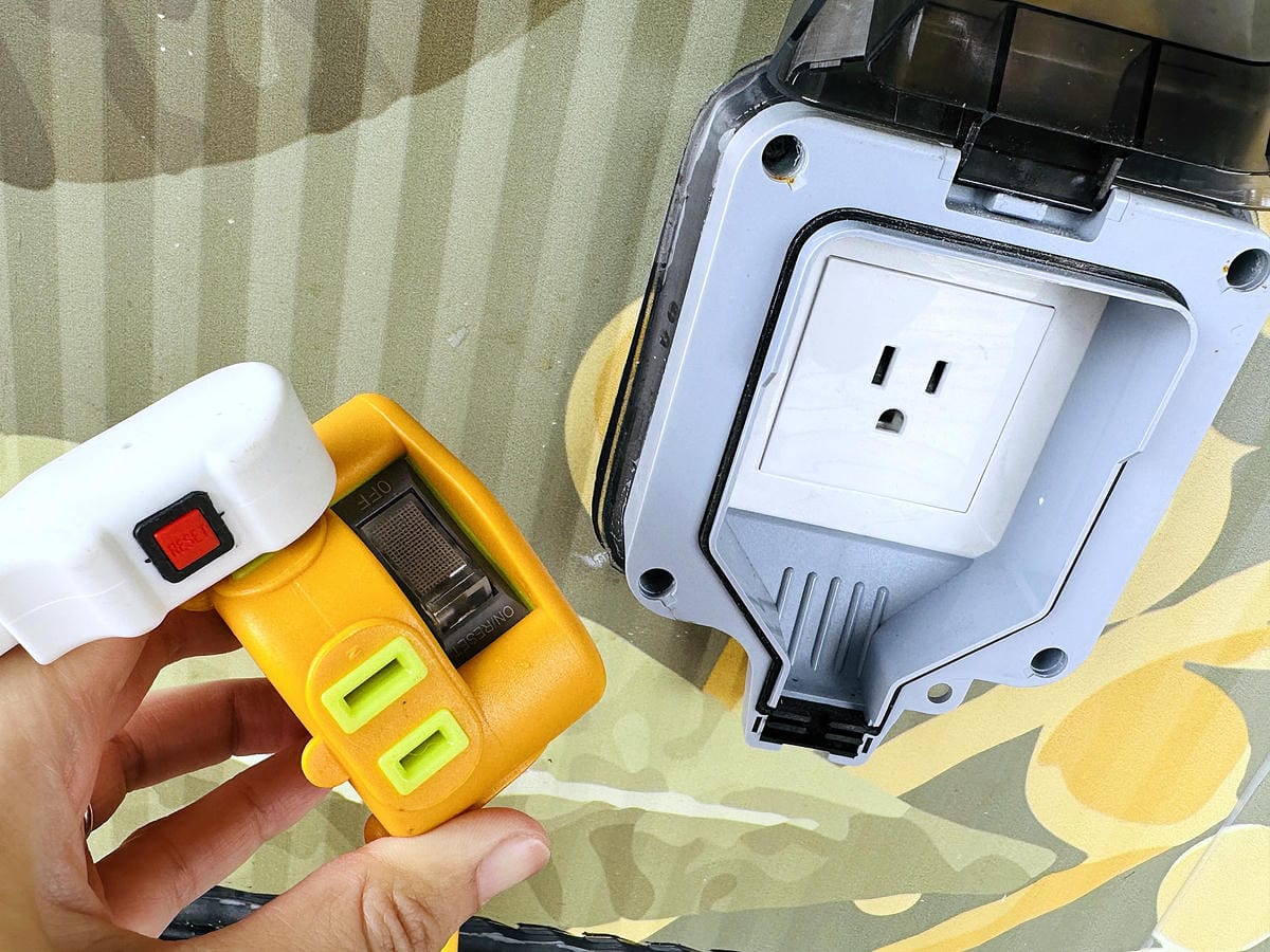 【天梯露營區】宜蘭露營車推薦!最夯最新『諾美締露營車』開箱!宜蘭大同百萬夜景盡收眼底!晚餐BBQ烤肉好歡樂!宜蘭免搭帳免裝備露營!