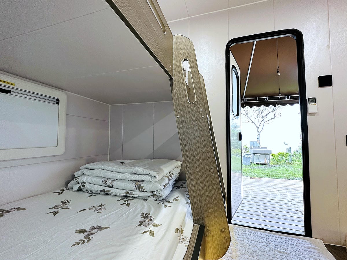 【天梯露營區】宜蘭露營車推薦!最夯最新『諾美締露營車』開箱!宜蘭大同百萬夜景盡收眼底!晚餐BBQ烤肉好歡樂!宜蘭免搭帳免裝備露營!