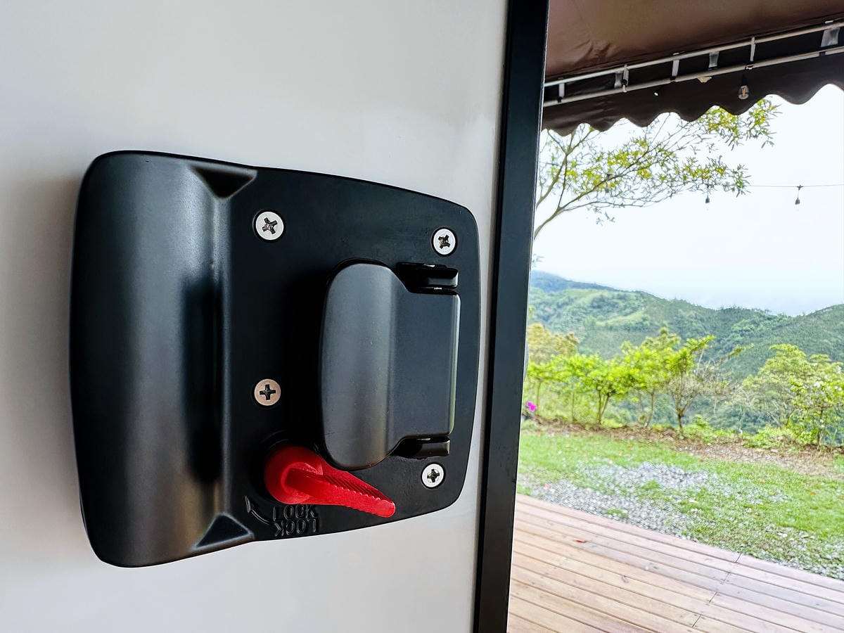 【天梯露營區】宜蘭露營車推薦!最夯最新『諾美締露營車』開箱!宜蘭大同百萬夜景盡收眼底!晚餐BBQ烤肉好歡樂!宜蘭免搭帳免裝備露營!