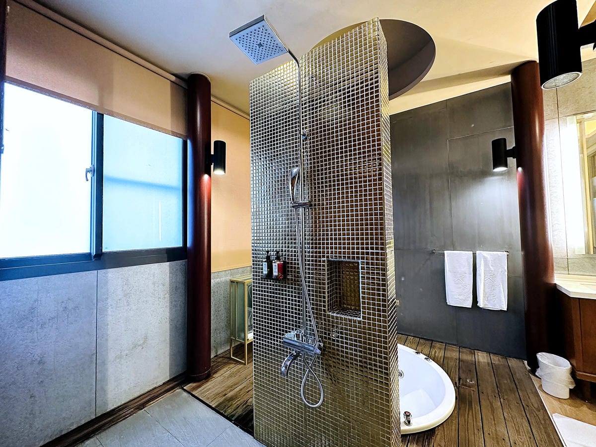 【天下居汽車行館】宜蘭MOTEL住宿推薦!人氣NO.1東方美學主題房型『豪華九間堂』52坪大空間!古裝Cosplay超好玩!