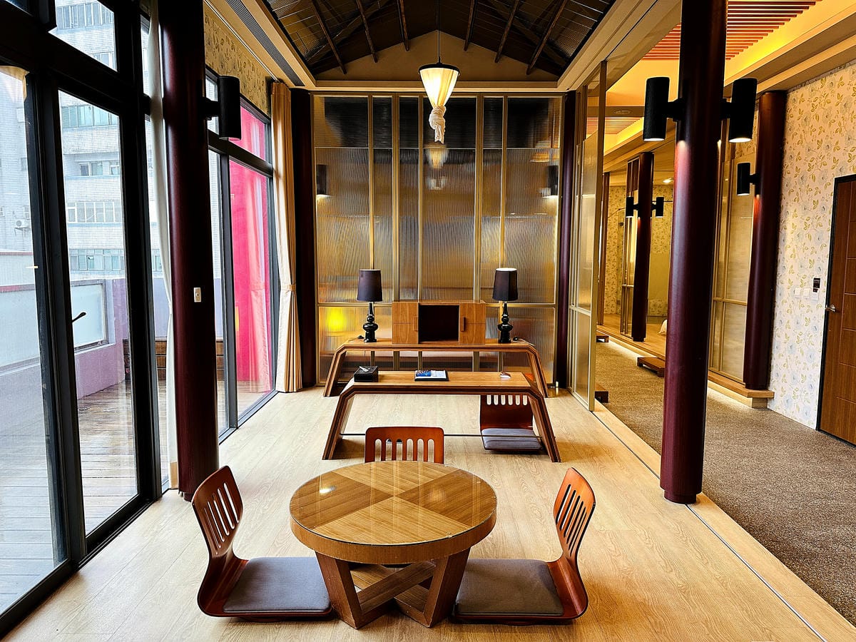 【天下居汽車行館】宜蘭MOTEL住宿推薦!人氣NO.1東方美學主題房型『豪華九間堂』52坪大空間!古裝Cosplay超好玩!