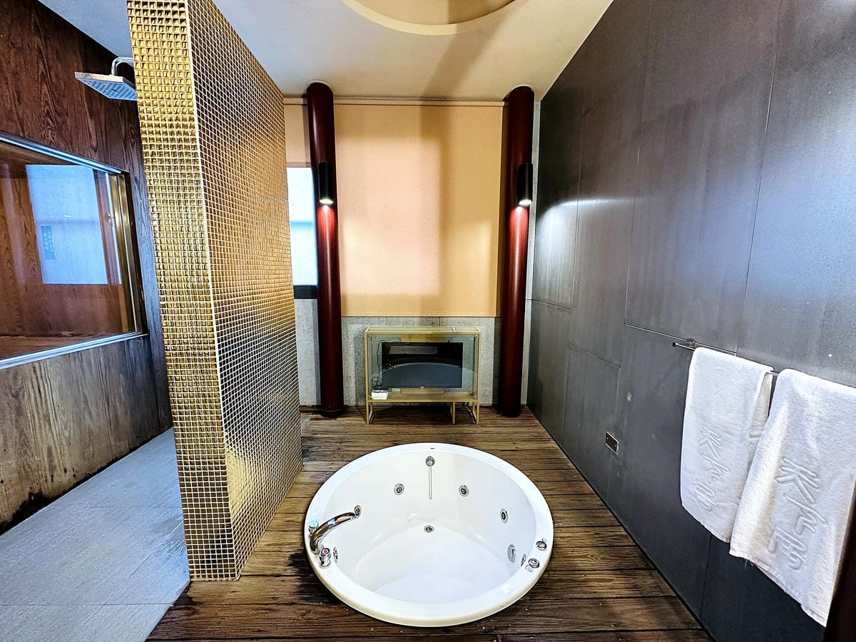 【天下居汽車行館】宜蘭MOTEL住宿推薦!人氣NO.1東方美學主題房型『豪華九間堂』52坪大空間!古裝Cosplay超好玩!