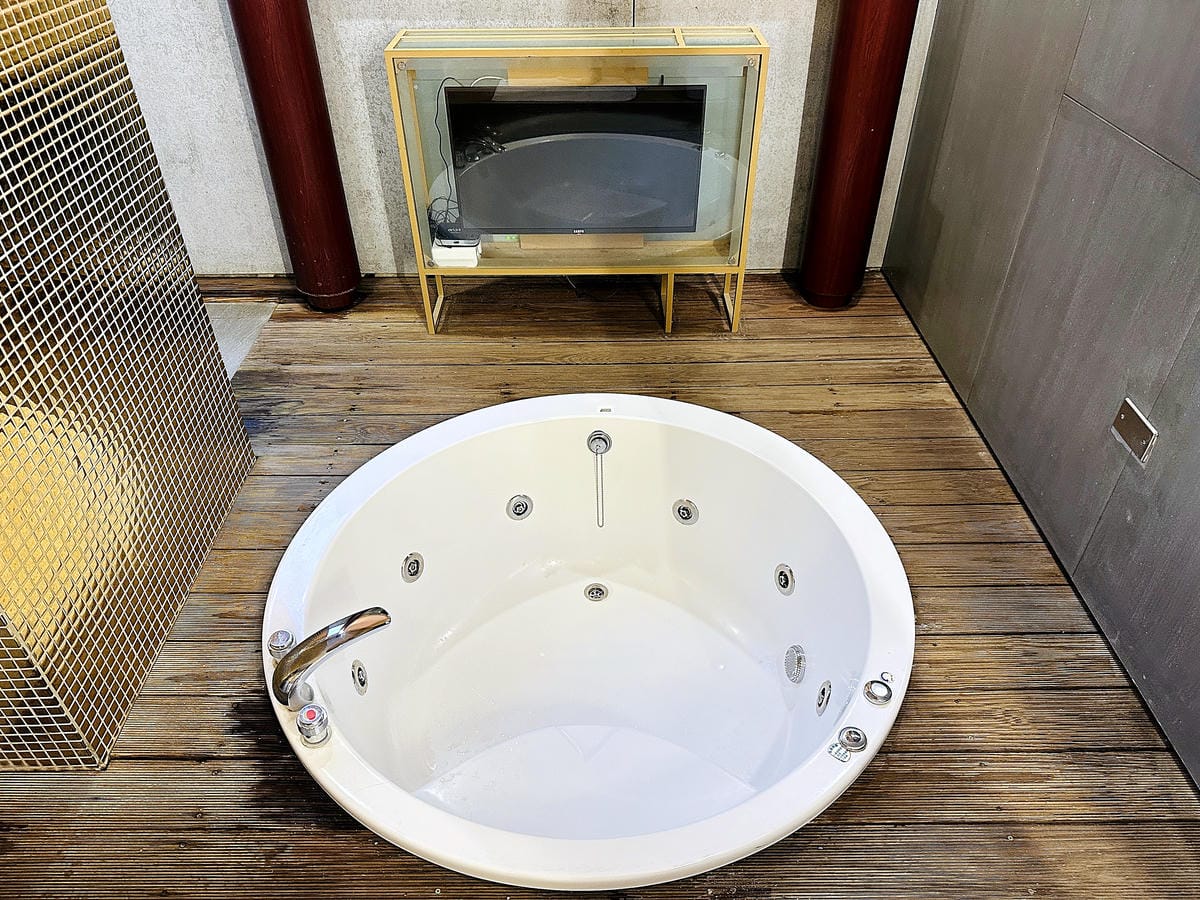 【天下居汽車行館】宜蘭MOTEL住宿推薦!人氣NO.1東方美學主題房型『豪華九間堂』52坪大空間!古裝Cosplay超好玩!