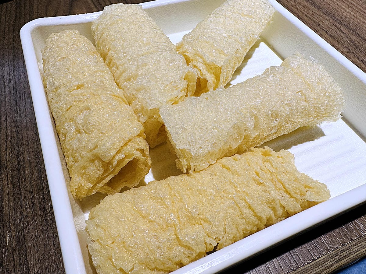 【籤王串麻鍋】四川道地香麻鍋,免費升級蛤蜊膠原蛋白湯!真材實料美味嚕串!超人氣招牌炸物「卜肉酥」「椒酥中卷」必點!台北六張犁美食推薦