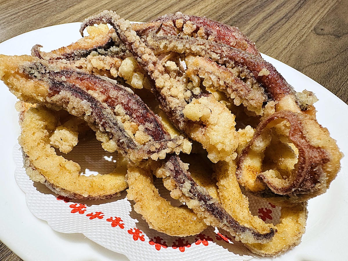 【籤王串麻鍋】四川道地香麻鍋,免費升級蛤蜊膠原蛋白湯!真材實料美味嚕串!超人氣招牌炸物「卜肉酥」「椒酥中卷」必點!台北六張犁美食推薦