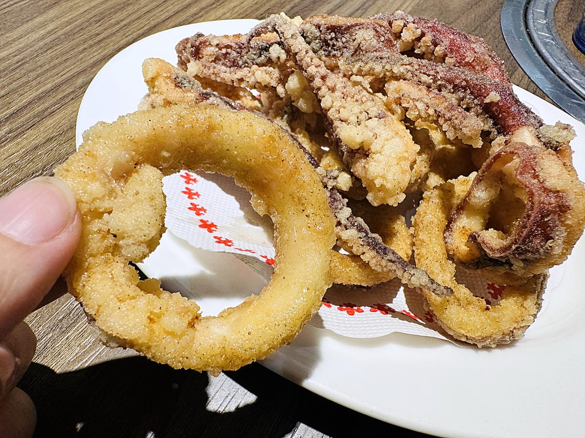 【籤王串麻鍋】四川道地香麻鍋,免費升級蛤蜊膠原蛋白湯!真材實料美味嚕串!超人氣招牌炸物「卜肉酥」「椒酥中卷」必點!台北六張犁美食推薦