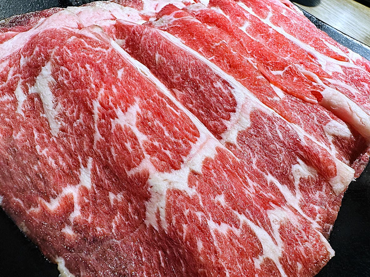 【籤王串麻鍋】四川道地香麻鍋,免費升級蛤蜊膠原蛋白湯!真材實料美味嚕串!超人氣招牌炸物「卜肉酥」「椒酥中卷」必點!台北六張犁美食推薦