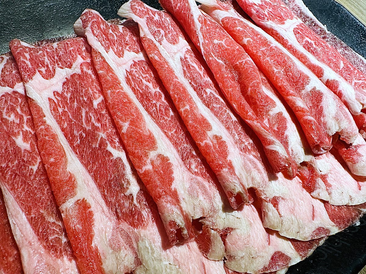 【籤王串麻鍋】四川道地香麻鍋,免費升級蛤蜊膠原蛋白湯!真材實料美味嚕串!超人氣招牌炸物「卜肉酥」「椒酥中卷」必點!台北六張犁美食推薦