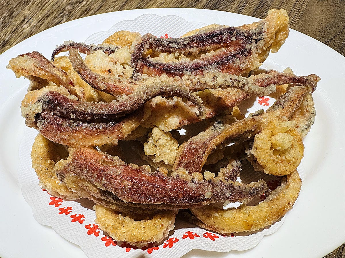 【籤王串麻鍋】四川道地香麻鍋,免費升級蛤蜊膠原蛋白湯!真材實料美味嚕串!超人氣招牌炸物「卜肉酥」「椒酥中卷」必點!台北六張犁美食推薦