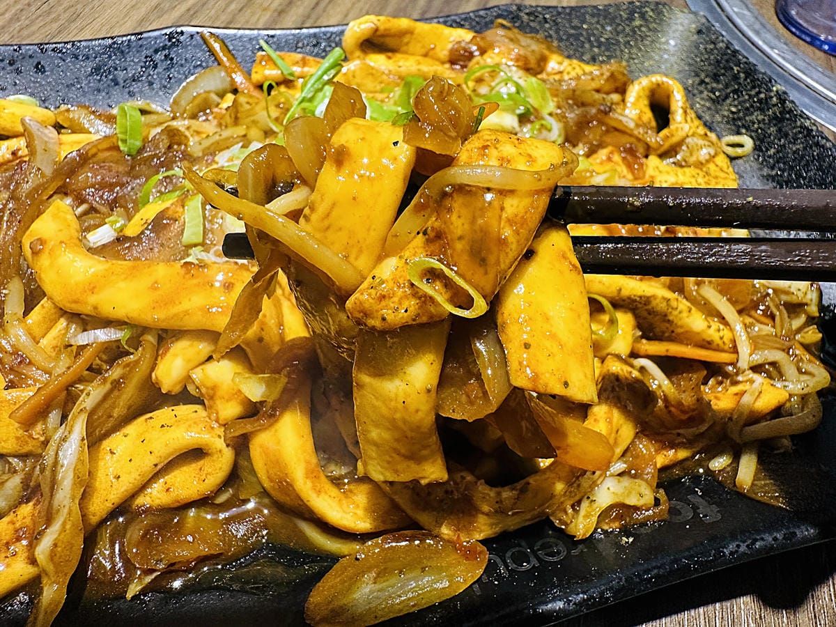 【籤王串麻鍋】四川道地香麻鍋,免費升級蛤蜊膠原蛋白湯!真材實料美味嚕串!超人氣招牌炸物「卜肉酥」「椒酥中卷」必點!台北六張犁美食推薦