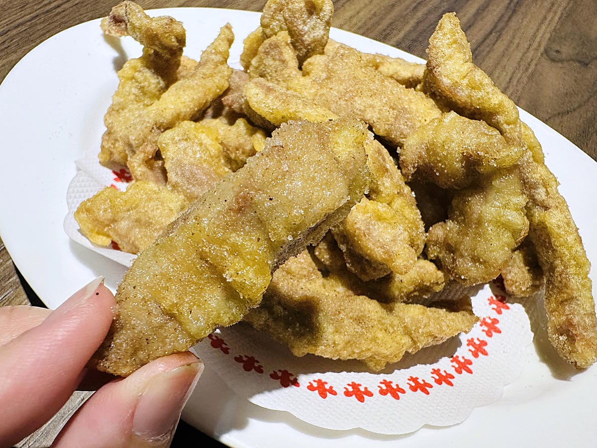 【籤王串麻鍋】四川道地香麻鍋,免費升級蛤蜊膠原蛋白湯!真材實料美味嚕串!超人氣招牌炸物「卜肉酥」「椒酥中卷」必點!台北六張犁美食推薦